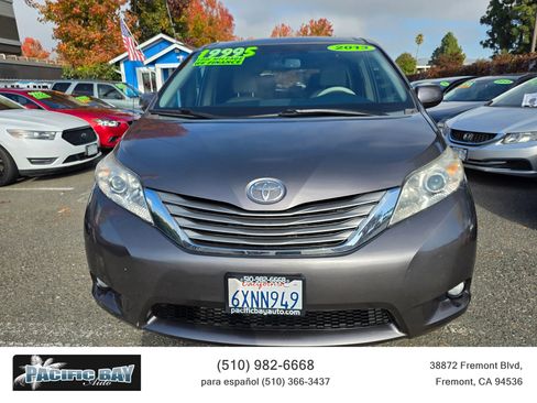 Used 2013 Toyota Sienna XLE image 2