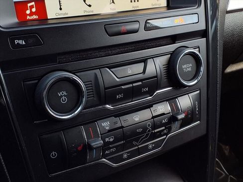 Used 2017 Ford Explorer XLT w/ Equipment Group 202A image 10