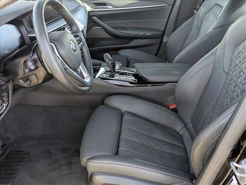 Used 2023 BMW 530i xDrive w/ Premium Package image 17