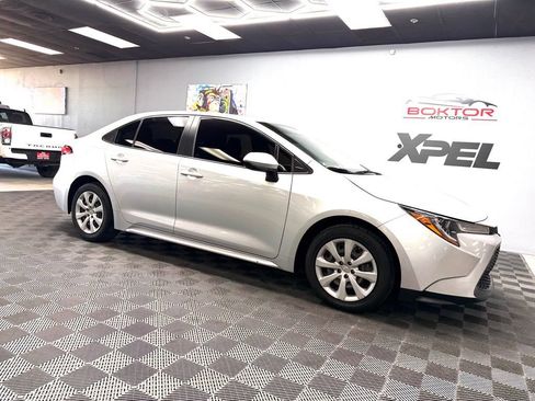 Used 2022 Toyota Corolla LE FWD image 2