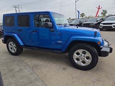 Used 2015 Jeep Wrangler Unlimited Sahara w/ Connectivity Group image 11