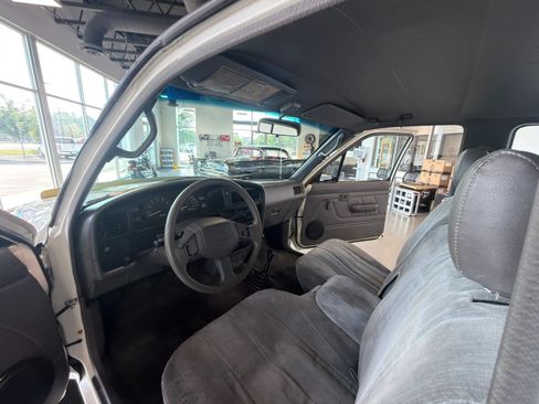 Used 1992 Toyota Pickup Deluxe AWD/4WD image 13