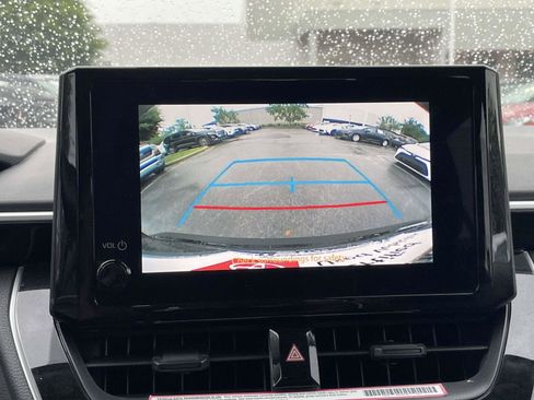 Used 2024 Toyota Corolla LE FWD image 29