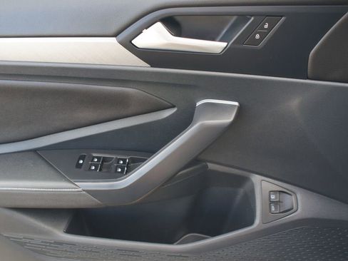 Used 2024 Volkswagen Jetta SE image 29