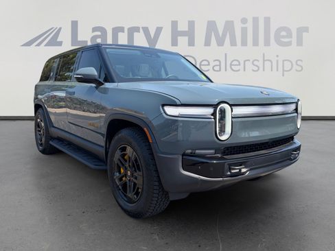 Used 2025 Rivian R1S Premium AWD/4WD image 7