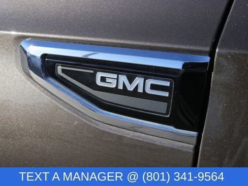 Used 2021 GMC Yukon XL SLT image 11