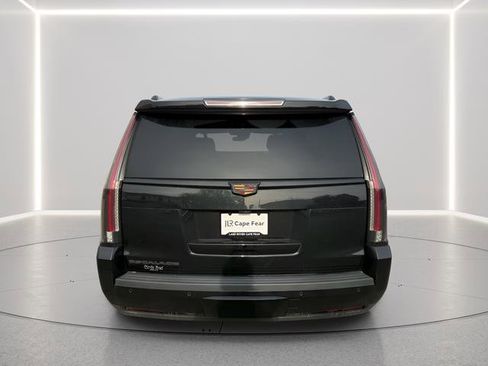 Used 2020 Cadillac Escalade Luxury w/ Escalade Sport Edition image 4