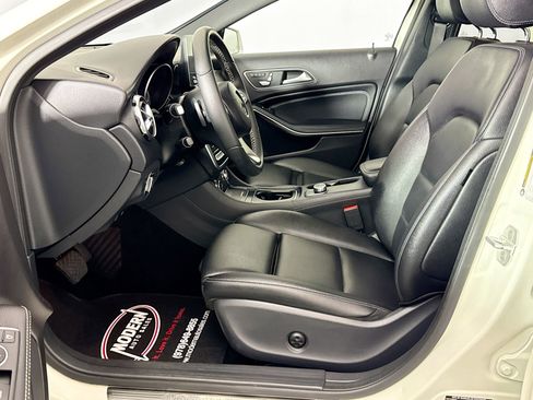 Used 2018 Mercedes-Benz GLA 250 4MATIC image 16