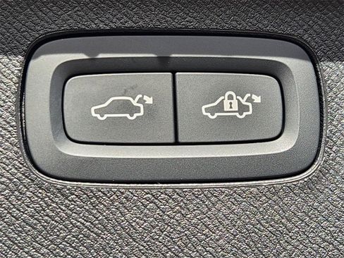 New 2026 Volvo XC90 B6 Plus w/ Protection Package Premier image 25