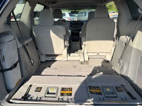 Used 2011 Toyota Sienna LE w/ Towing Pkg FWD image 19