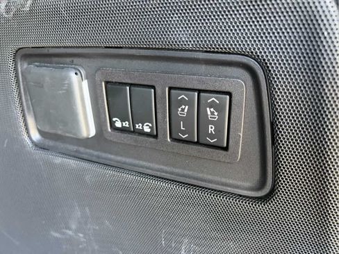 Certified 2023 Cadillac Escalade ESV Premium Luxury w/ LPO, Radiant Package AWD/4WD image 31