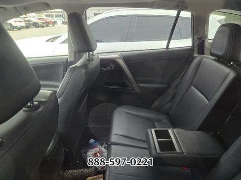 Used 2018 Toyota RAV4 Limited FWD image 3