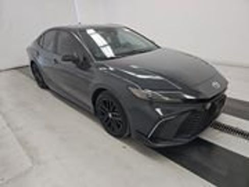 Certified 2025 Toyota Camry SE image 1