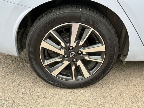 Used 2025 Nissan Versa SV image 28