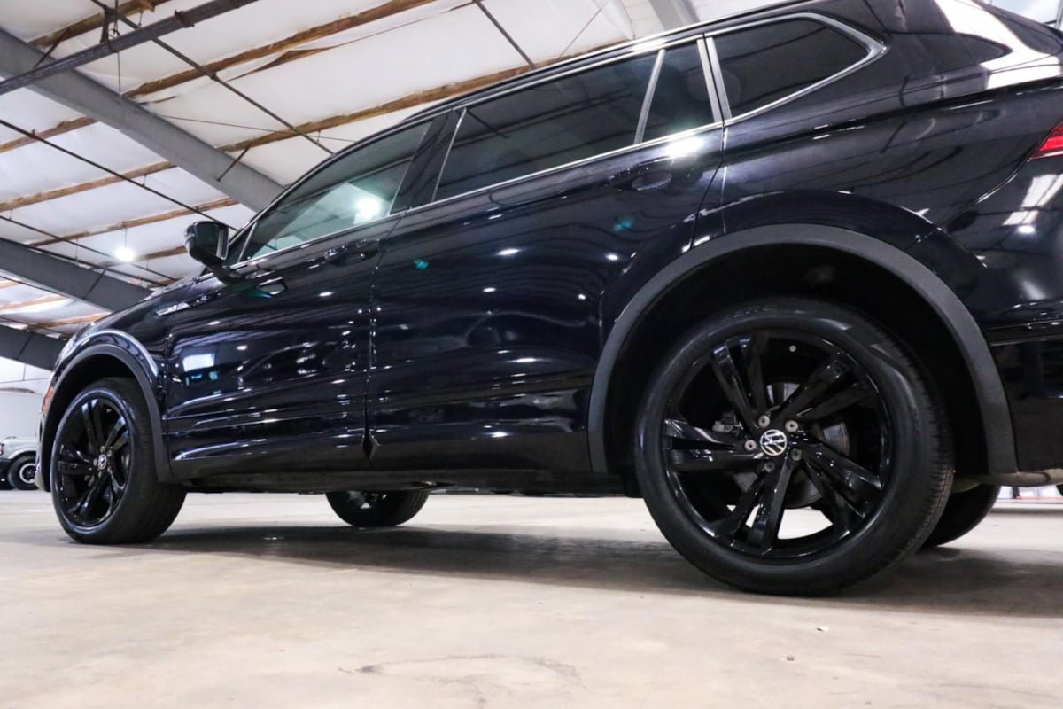 Used 2023 Volkswagen Tiguan SE R-Line FWD image 30
