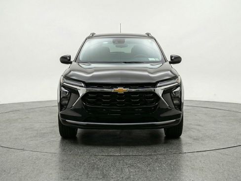 Used 2025 Chevrolet Trax LT w/ LT Convenience Package FWD image 2
