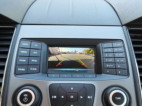 Used 2017 Ford Taurus SE image 16