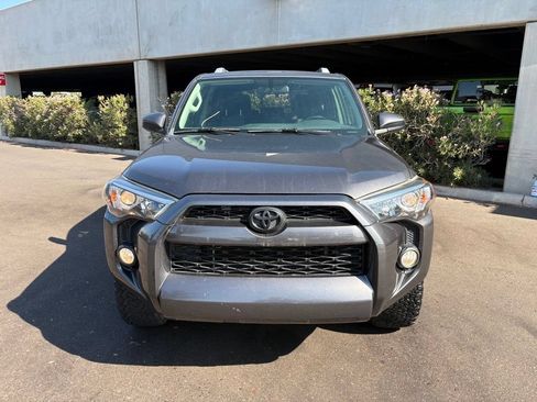 Used 2018 Toyota 4Runner SR5 AWD/4WD image 5