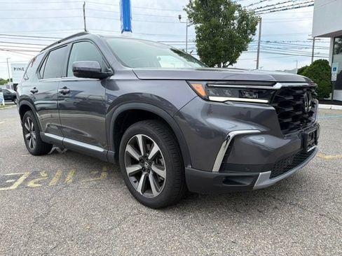 Used 2024 Honda Pilot Touring image 3
