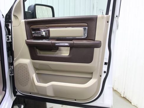 Used 2017 RAM 1500 Laramie RWD image 24