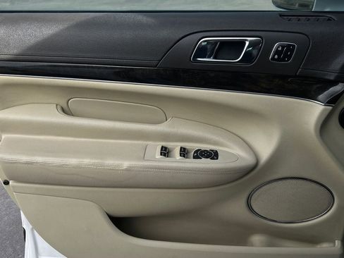 Used 2013 Lincoln MKT EcoBoost image 23