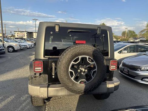 Used 2013 Jeep Wrangler Unlimited Sahara w/ Connectivity Group AWD/4WD image 3