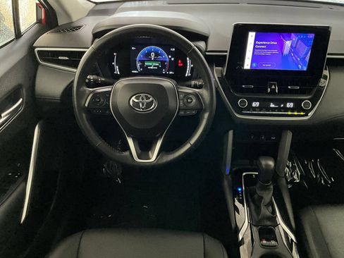 Used 2024 Toyota Corolla Cross XLE FWD image 6