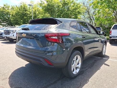 New 2026 Chevrolet Trax LS w/ LS Convenience Package FWD image 4