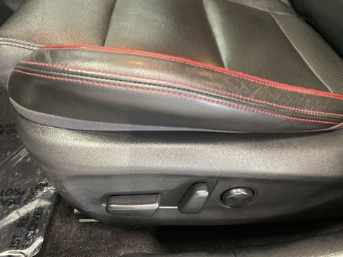 Used 2018 Hyundai Elantra GT Sport w/ Sport Tech Package 04 FWD image 28