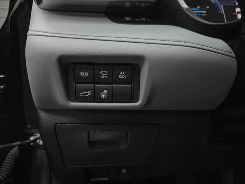 Used 2023 Toyota Highlander Limited AWD/4WD image 28