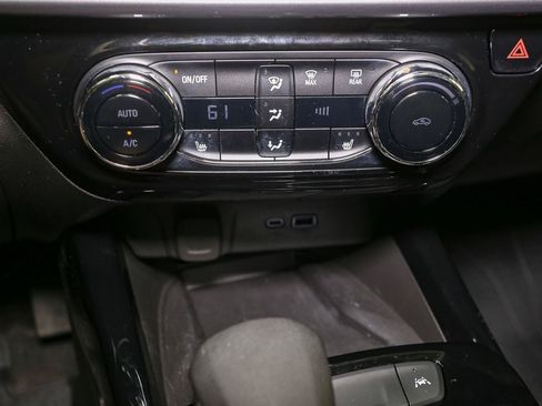 Used 2025 Chevrolet Trax ACTIV w/ Sunroof Package FWD image 32