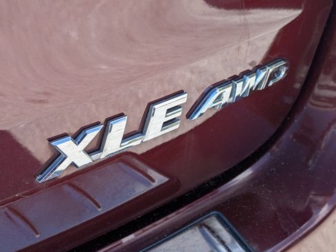 Used 2018 Toyota Highlander XLE image 17