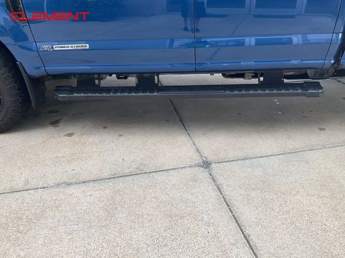 Used 2022 Ford F250 Lariat w/ Black Appearance Package image 9