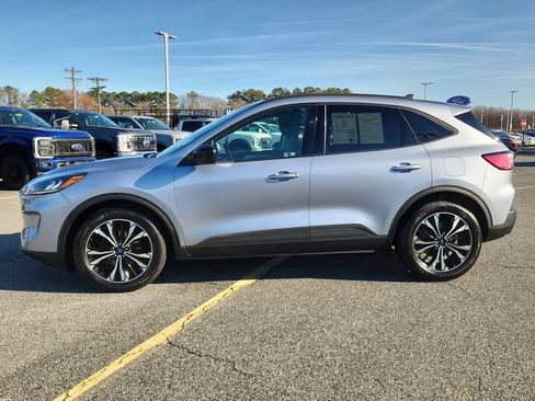 Used 2022 Ford Escape SE w/ SE Sport Appearance Package image 5