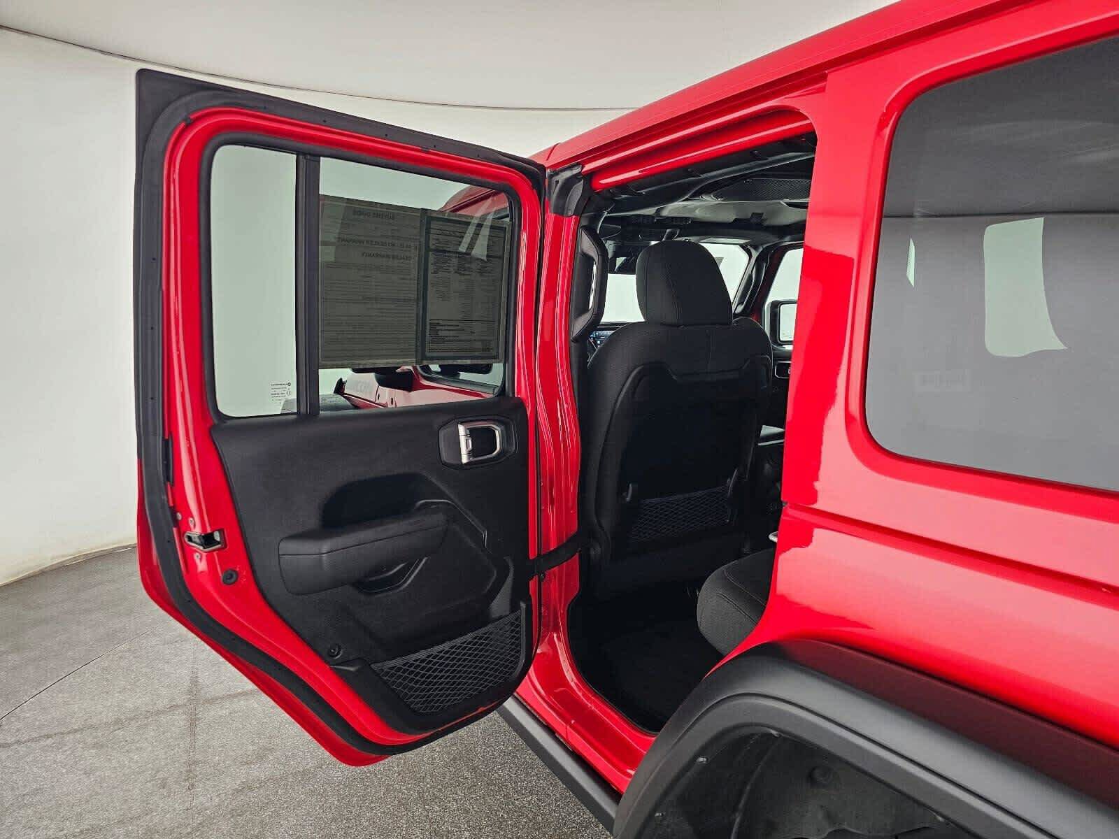 Used 2025 Jeep Wrangler Unlimited Rubicon AWD/4WD image 15