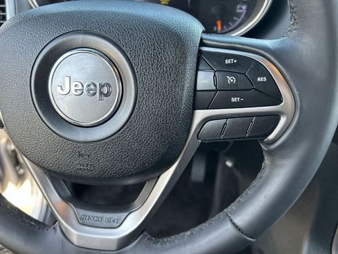 Used 2018 Jeep Grand Cherokee Laredo RWD image 21