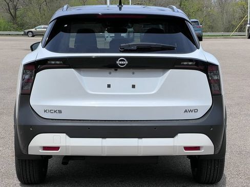 New 2026 Nissan Kicks SV w/ SV Premium Package AWD/4WD image 35
