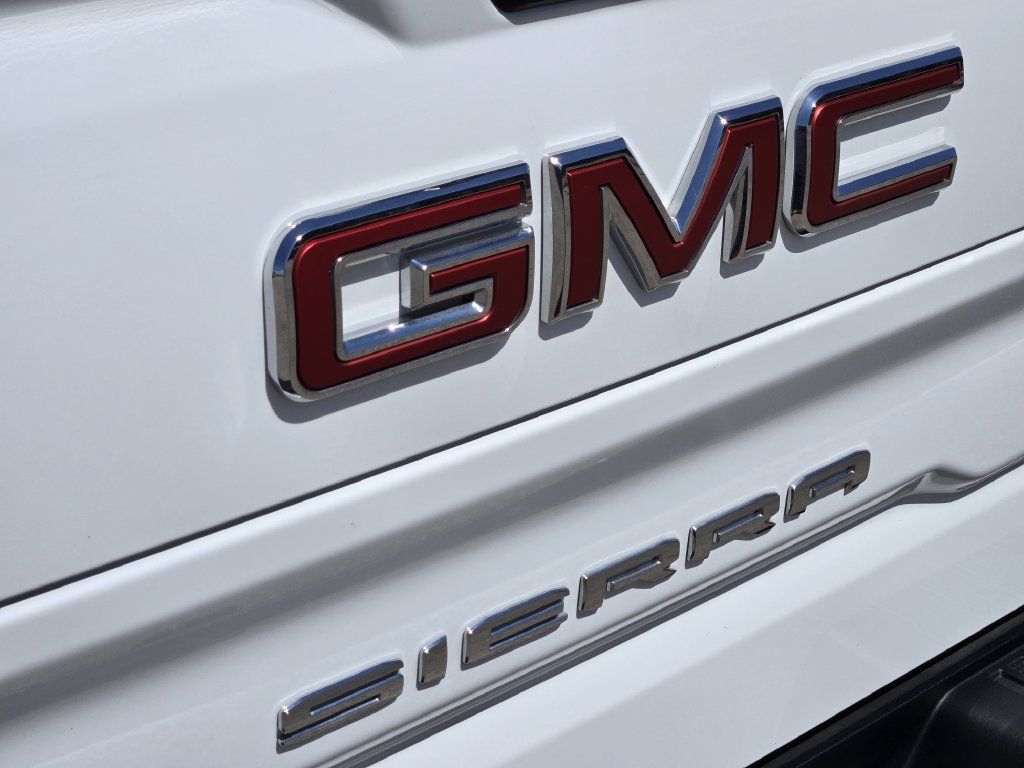 Used 2025 GMC Sierra 1500 SLT w/ SLT Premium Plus Package AWD/4WD image 10