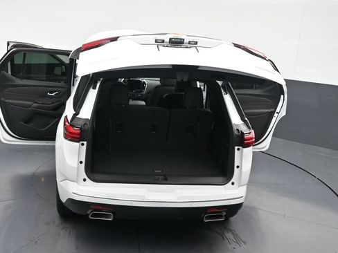 Used 2023 Chevrolet Traverse Premier FWD image 36