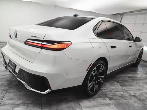 Used 2025 BMW i7 xDrive60 image 4