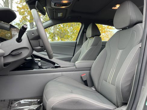 Used 2025 Hyundai Elantra SEL image 25