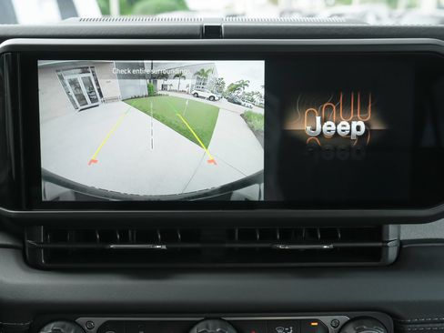 Used 2025 Jeep Wrangler Unlimited Sahara AWD/4WD image 14