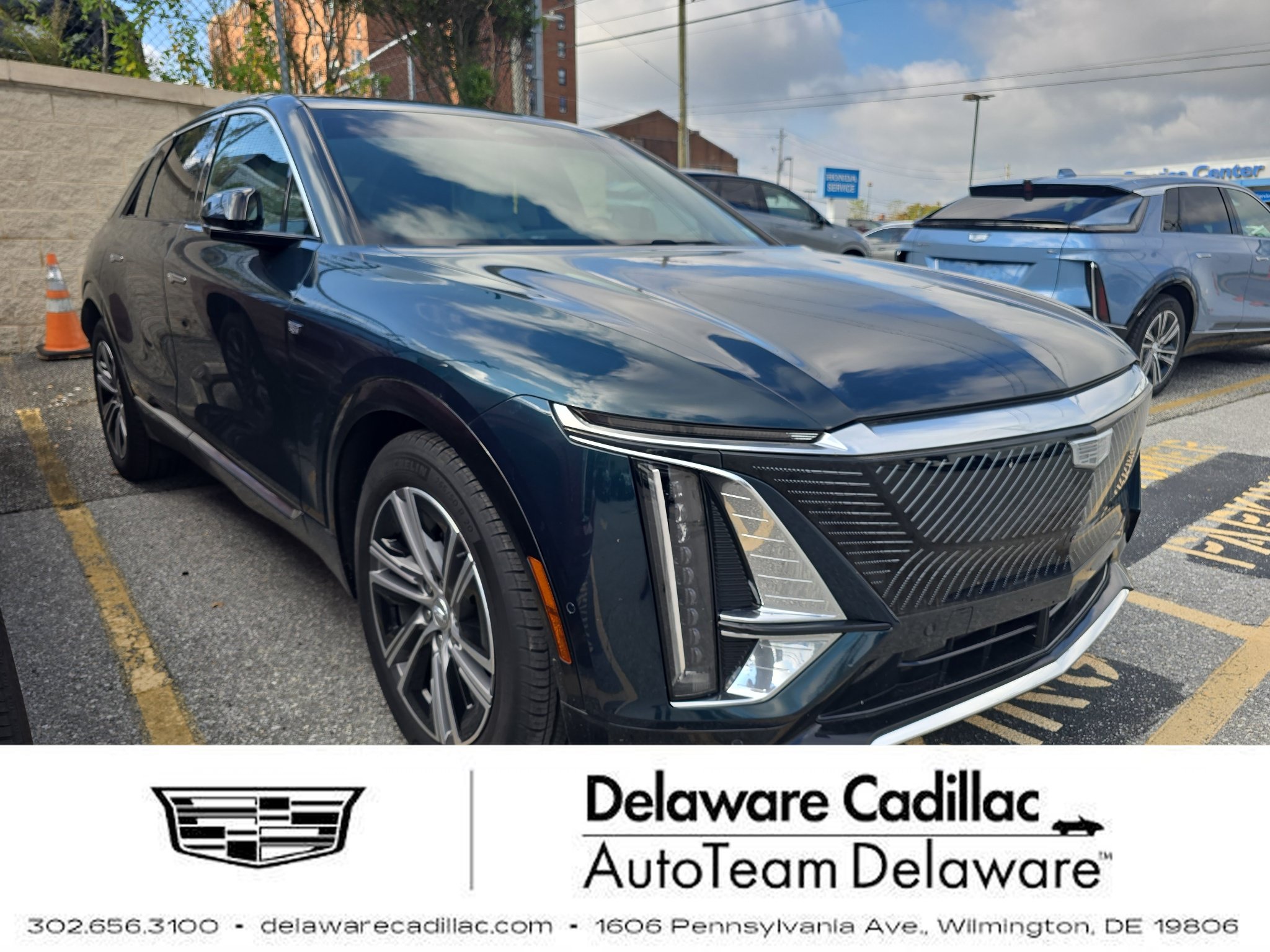 Used 2024 Cadillac Lyriq Luxury AWD/4WD image 1