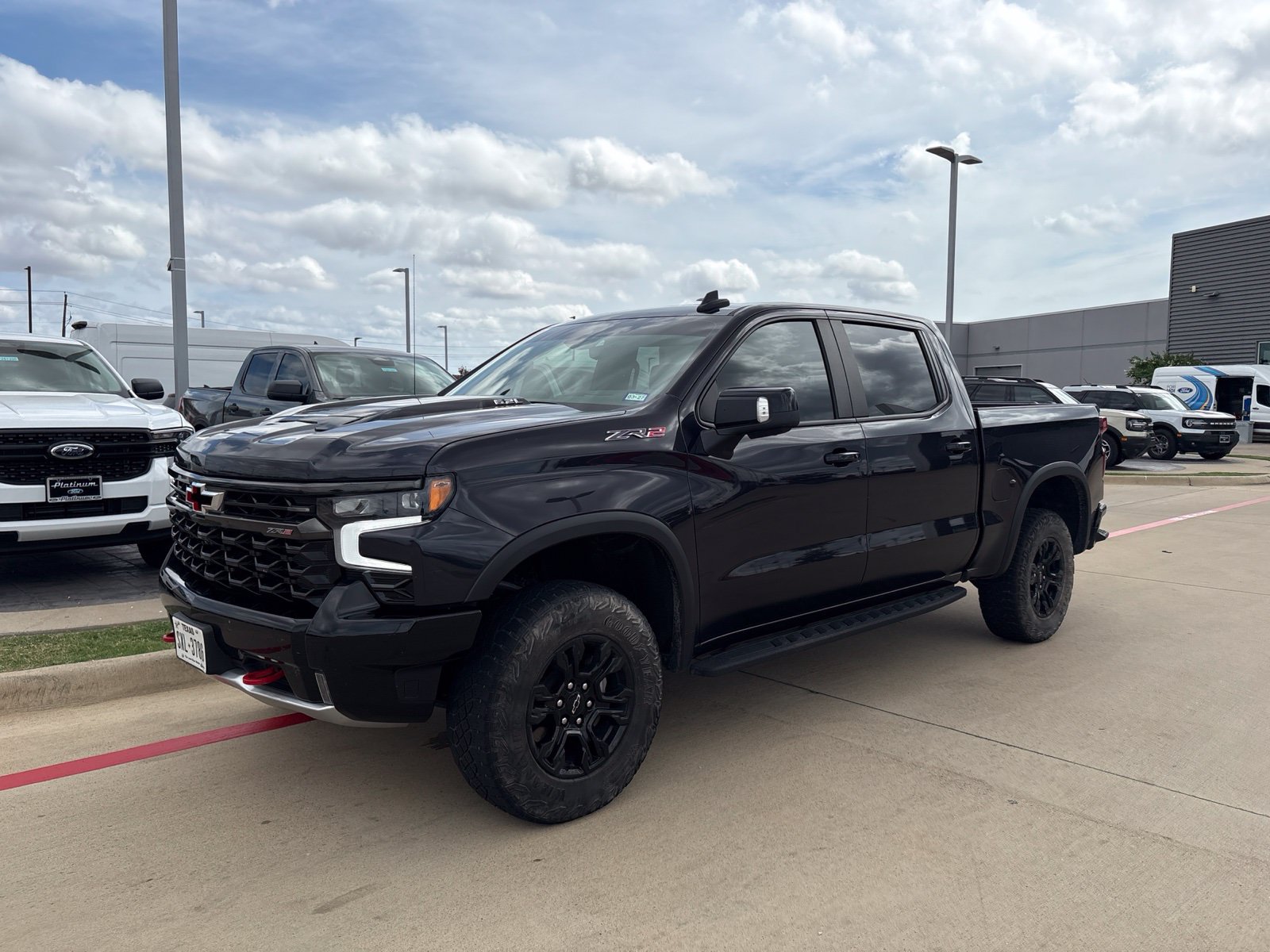 Used 2023 Chevrolet Silverado 1500 ZR2 w/ Technology Package AWD/4WD image 3