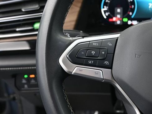 Used 2024 Volkswagen Atlas SE image 32