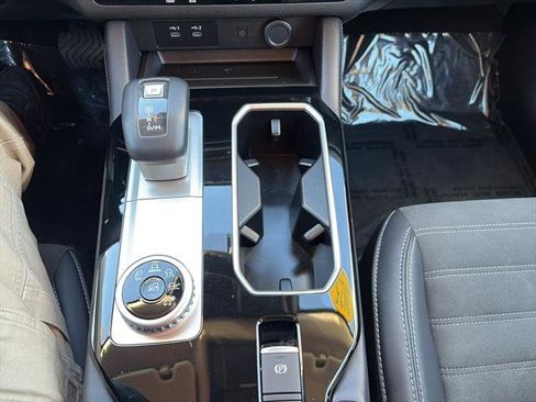 Used 2025 Mitsubishi Outlander SE image 27