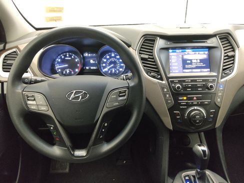 Used 2017 Hyundai Santa Fe SE image 22