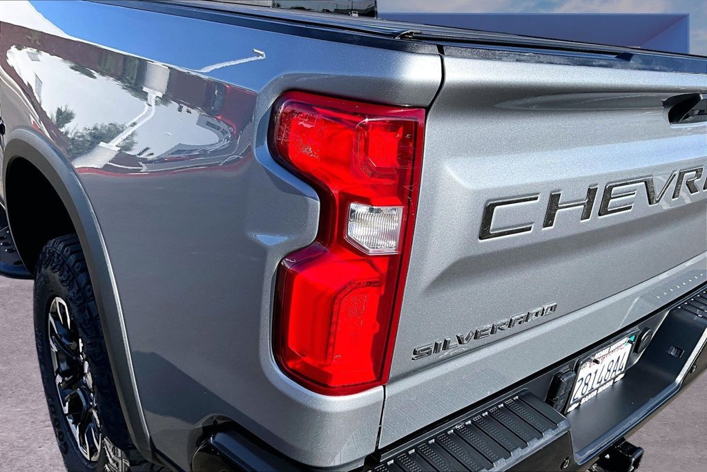 Used 2024 Chevrolet Silverado 1500 ZR2 w/ Technology Package AWD/4WD image 29