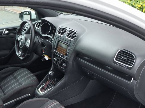 Used 2010 Volkswagen GTI 4-Door image 35