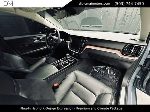 Used 2022 Volvo S60 T8 R-Design Expression w/ Premium Package AWD/4WD image 19
